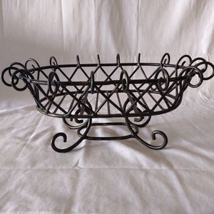 VINTAGE DECORATIVE ORNATE BLACK & GOLD FLICKED METAL CENTERPIECE